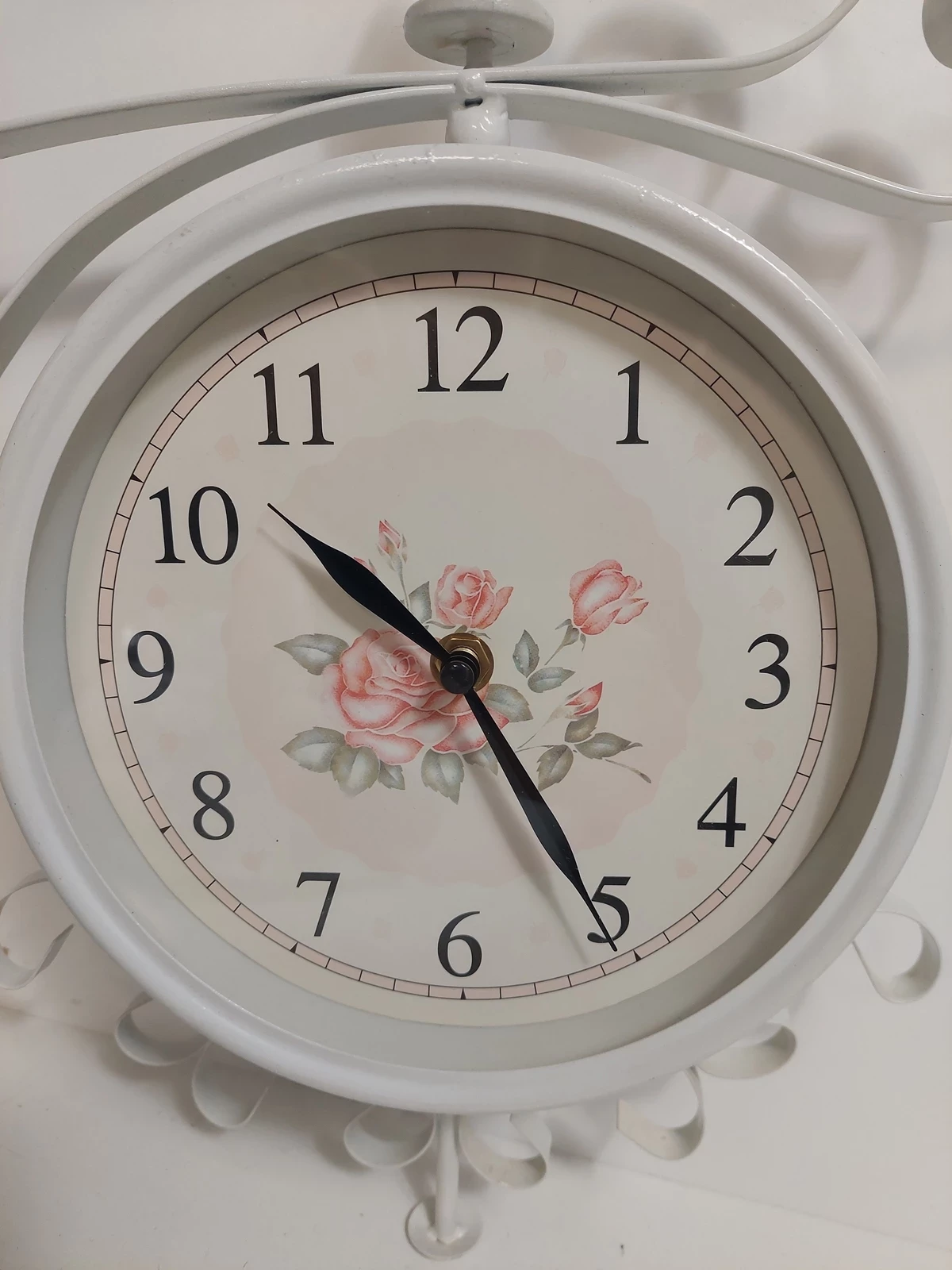 zegar-scienny-dwustronny-w-kolorze-bialym-55cm-stan-uzywany