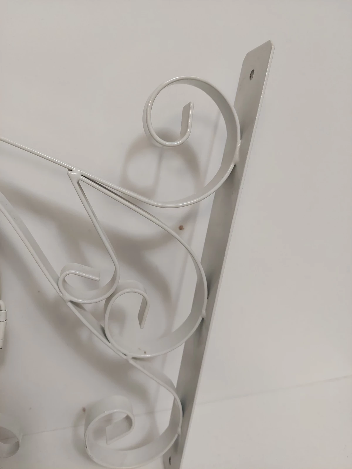 zegar-scienny-dwustronny-w-kolorze-bialym-55cm-szerokosc-calkowita-33