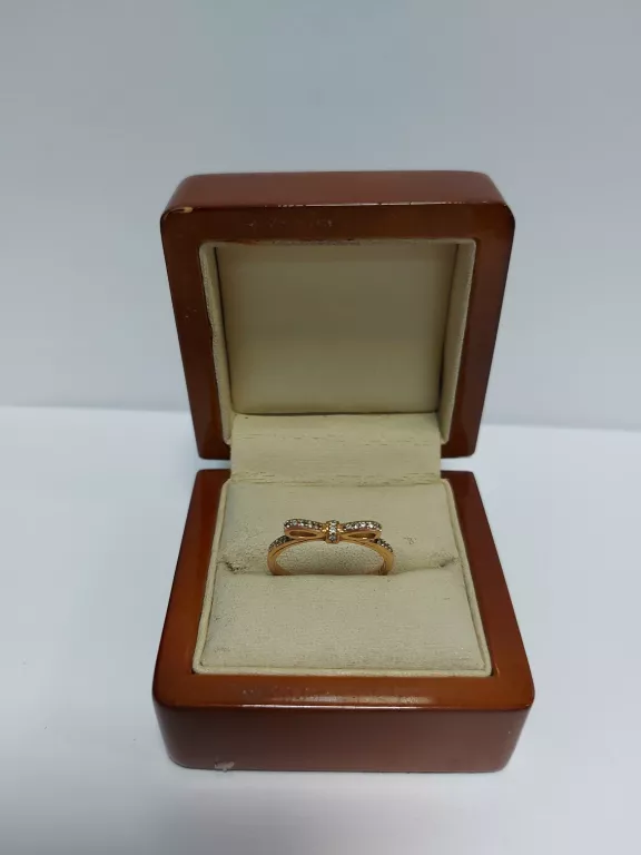 pierscionek-pandora-kokardka-213-gr-r21-stan-uzywany