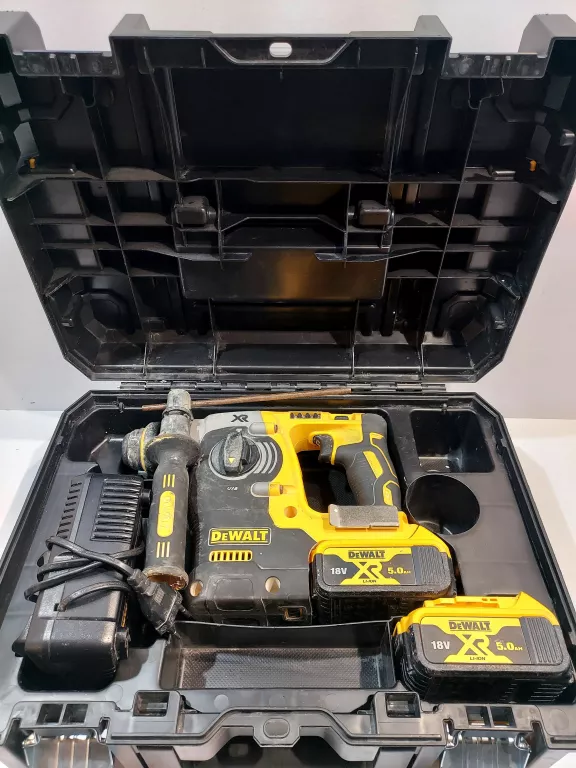 MŁOTOWIERTARKA DEWALT DCH273