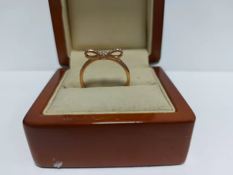 pierscionek-pandora-kokardka-213-gr-r21-marka-pandora