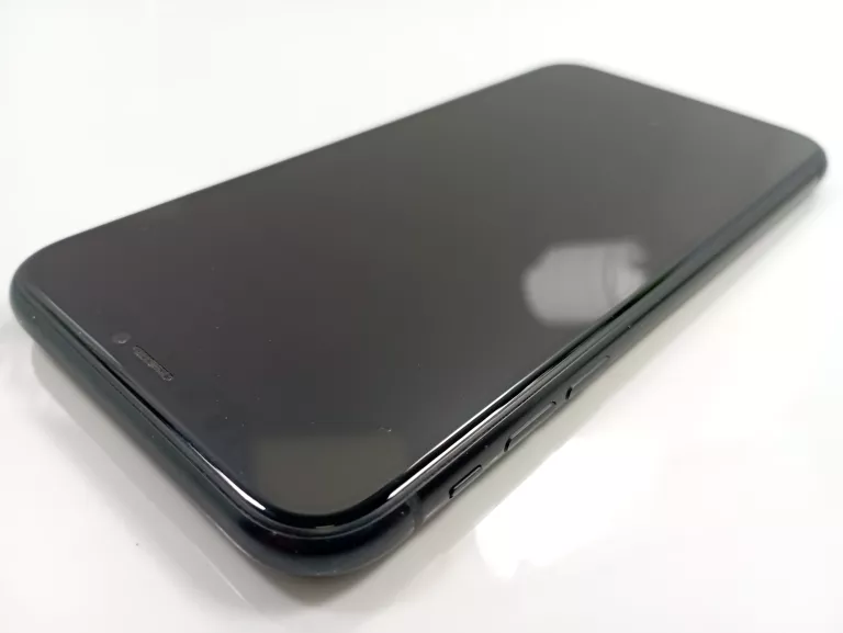 TELEFON IPHONE XR 128GB BLACK 79%