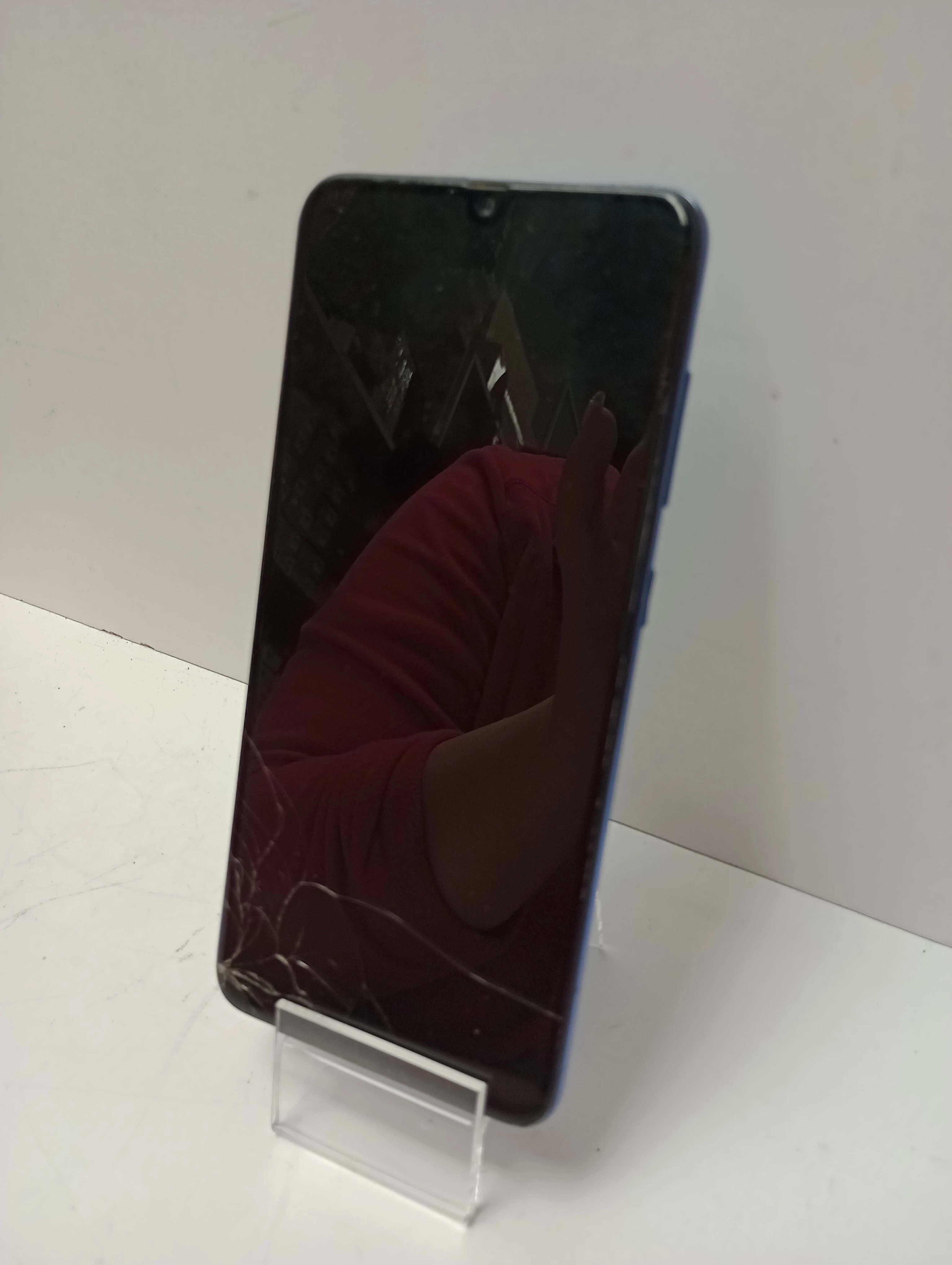 telefon-samsung-galaxy-a70-pekniety-ekran-typ-smartfon