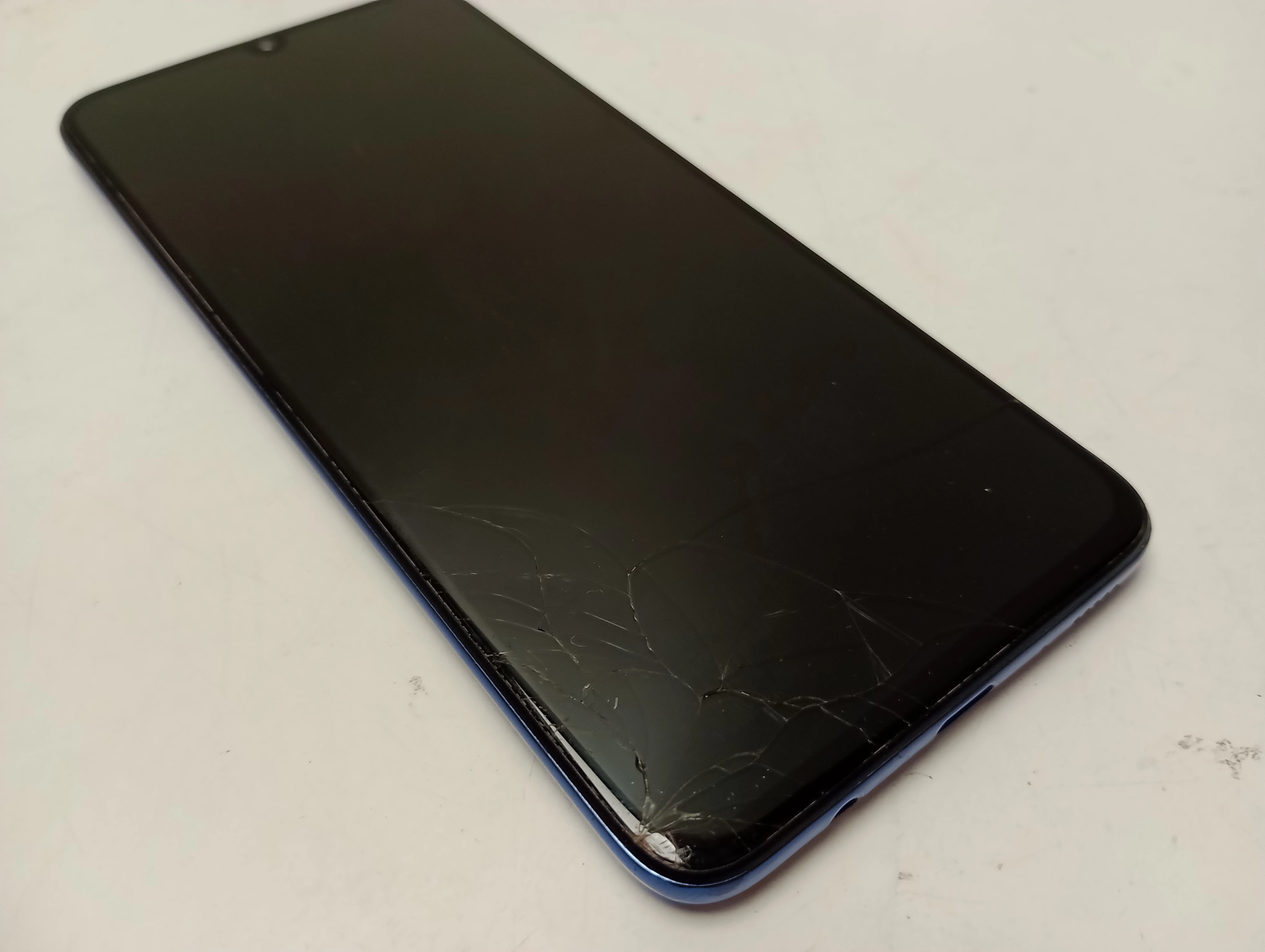 telefon-samsung-galaxy-a70-pekniety-ekran-wbudowana-pamiec-128-gb