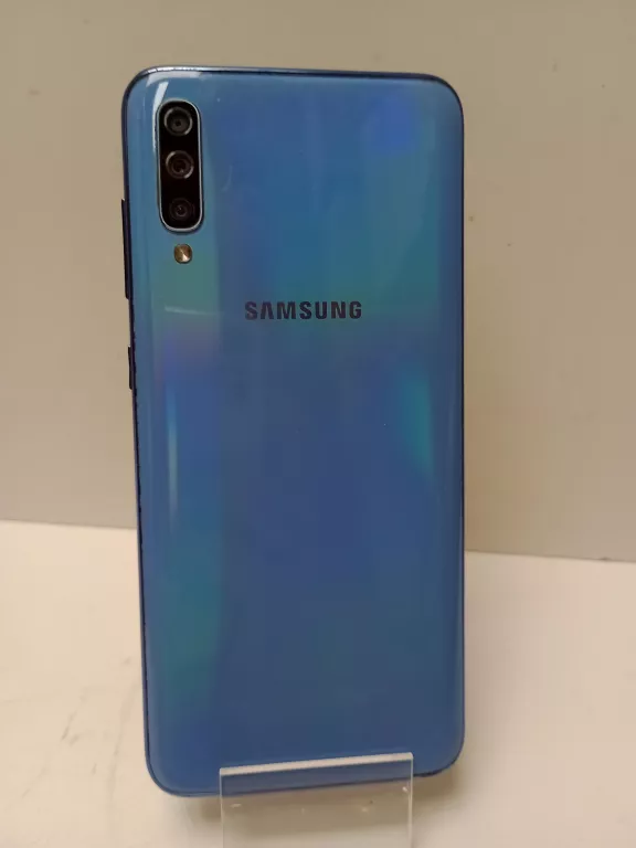 telefon-samsung-galaxy-a70-pekniety-ekran-przekatna-ekranu-670