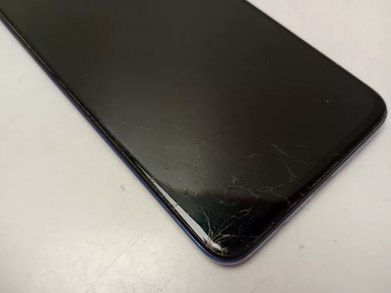 telefon-samsung-galaxy-a70-pekniety-ekran-pamiec-ram-6-gb