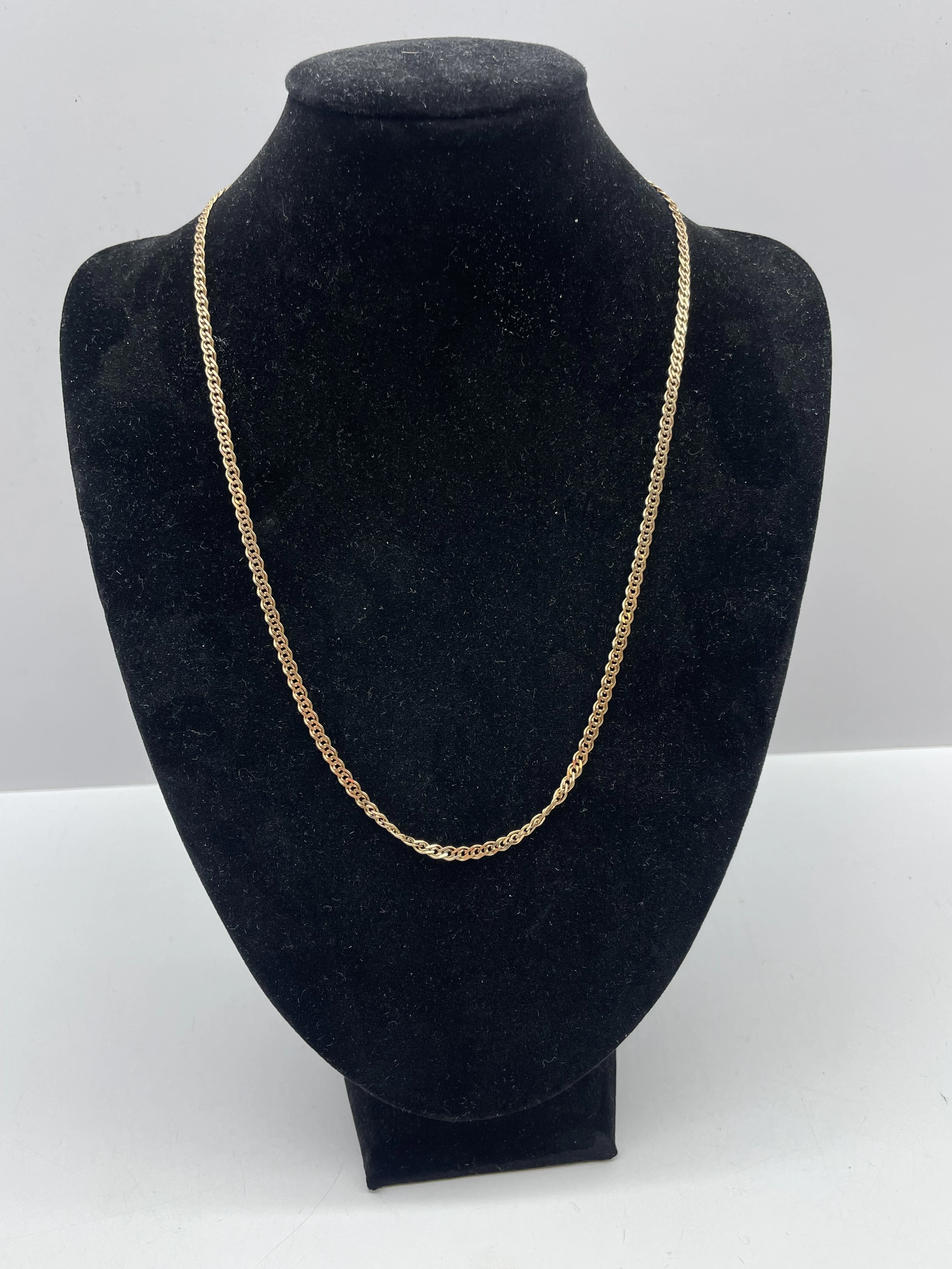 piekny-zloty-lancuszek-rodzaj-wyrob-jubilerski