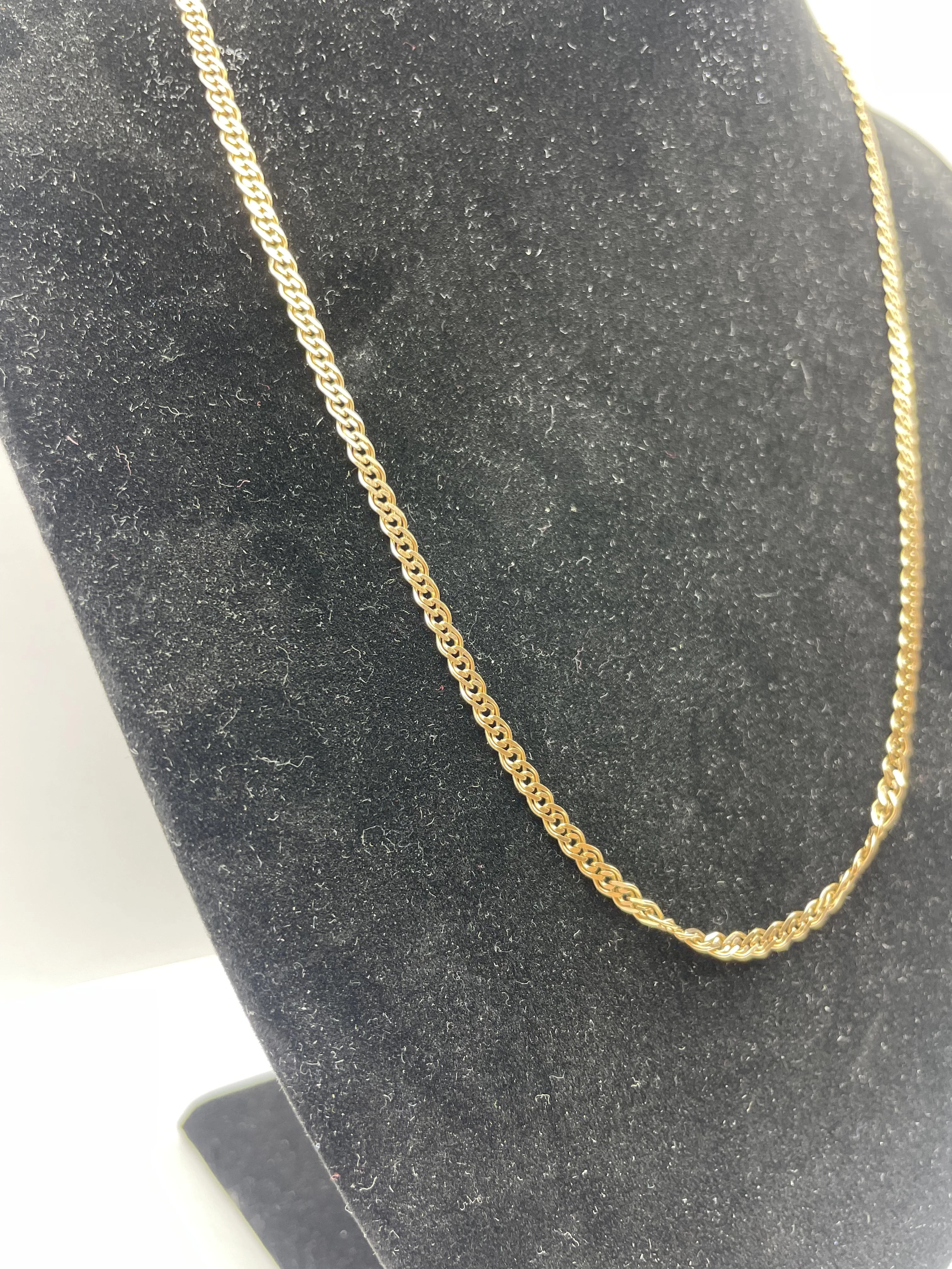 piekny-zloty-lancuszek-material-zloto