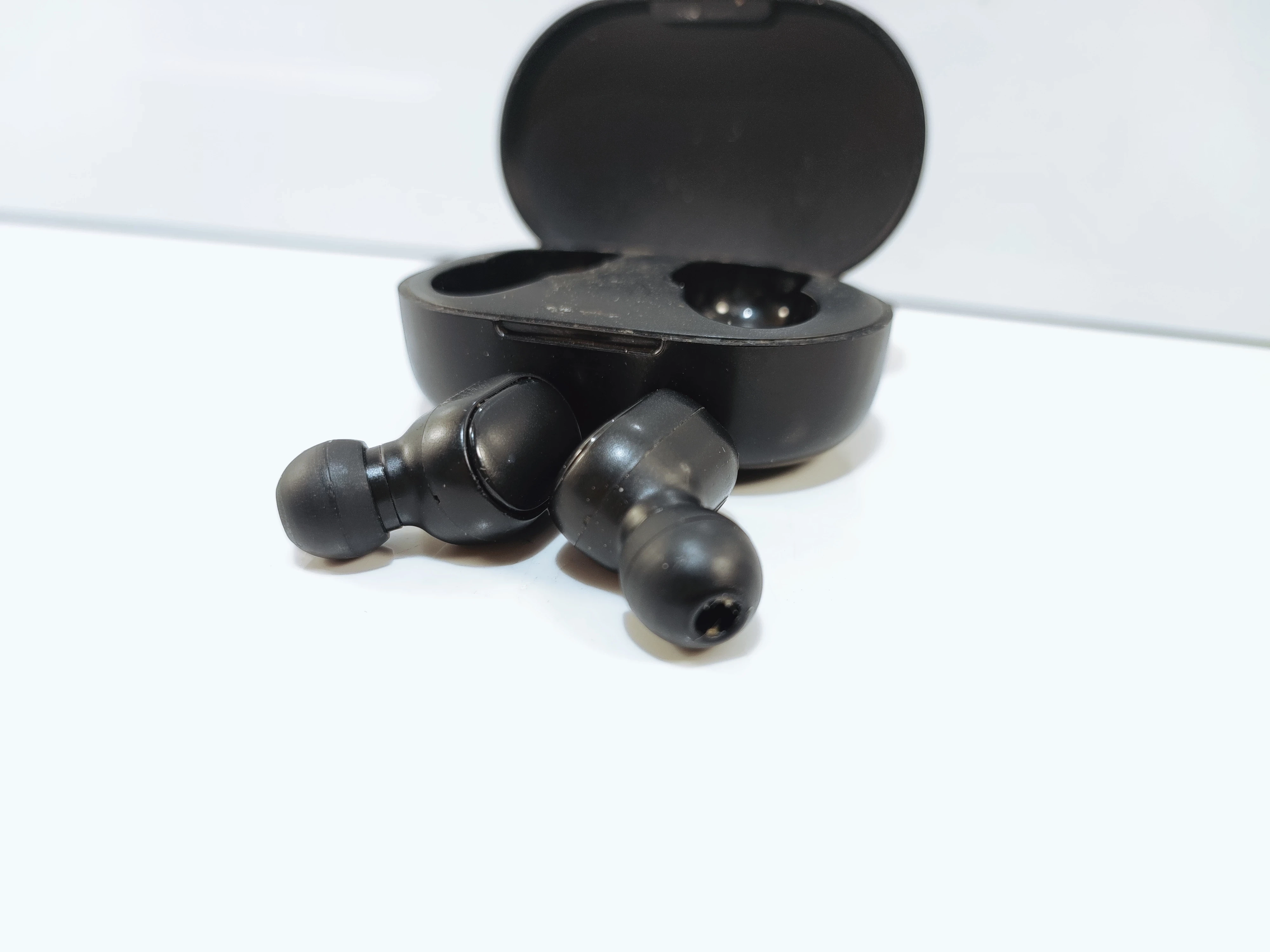 sluchawki-bezprzewodowe-xiaomi-mi-true-wireless-earbuds-basic-2-ean-gtin-6934177720482