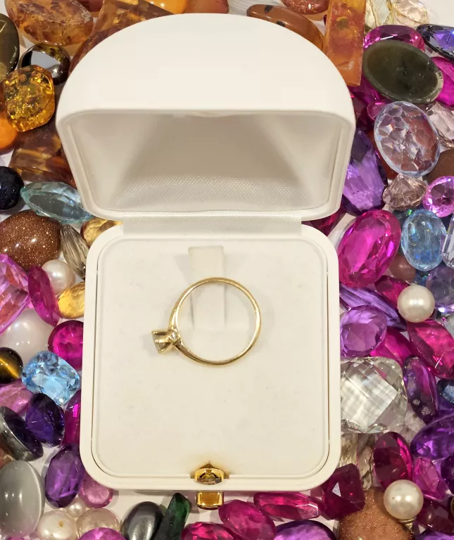 585-zloty-pierscionek-diamenty-bialy-szafir-184g-r10-rodzaj-2205-2