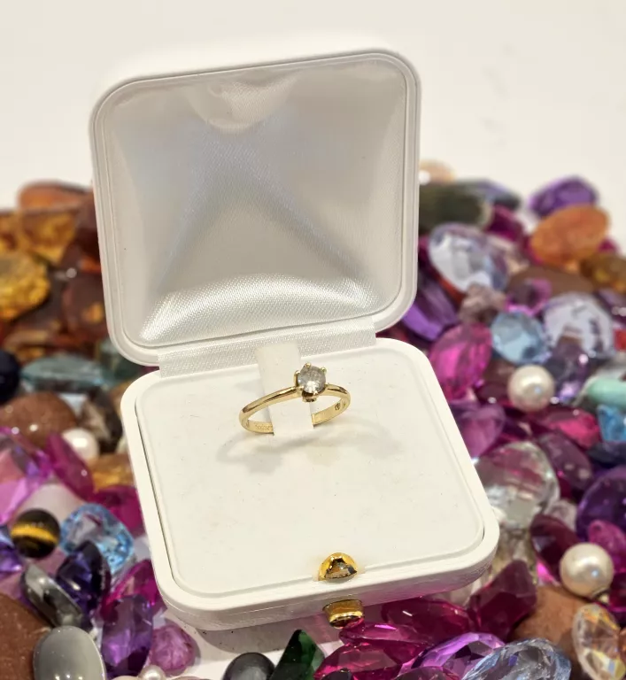 585 ZŁOTY PIERŚCIONEK DIAMENTY BIAŁY SZAFIR 1,84G R10