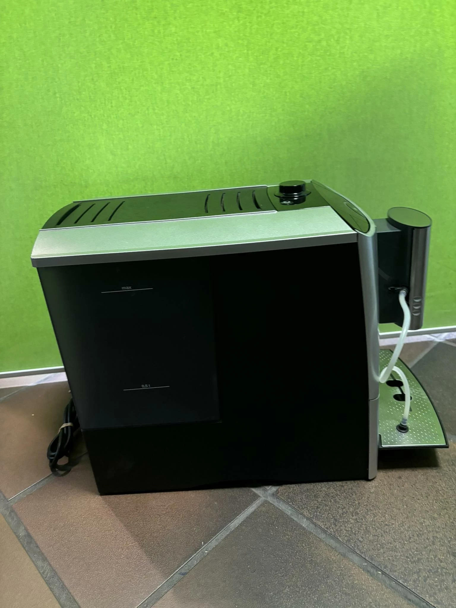 ekspres-cisnieniowy-do-kawy-miele-cm-5200-at-warto-at-at-okazja-at-model-cm5300