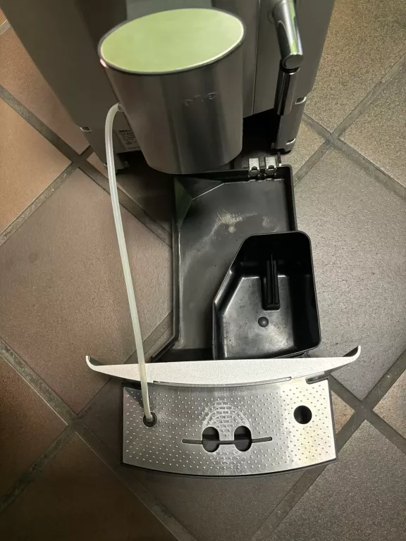 ekspres-cisnieniowy-do-kawy-miele-cm-5200-at-warto-at-at-okazja-at-kod-producenta-cm5300