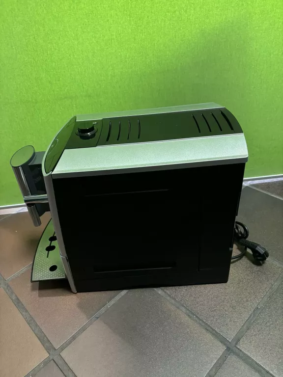 ekspres-cisnieniowy-do-kawy-miele-cm-5200-at-warto-at-at-okazja-at-wbudowany-mlynek-tak