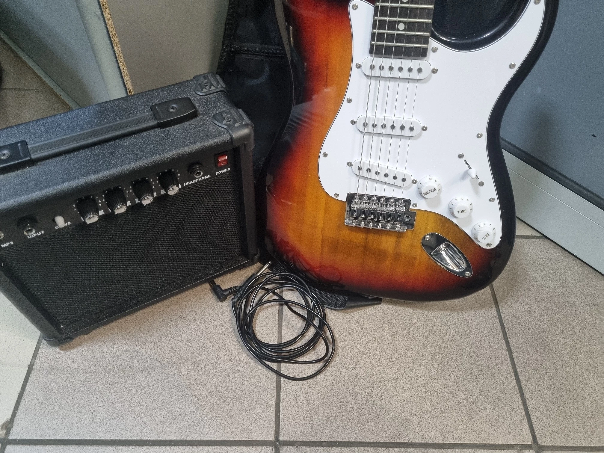 gitara-elektryczna-piecyk-stan-uzywany