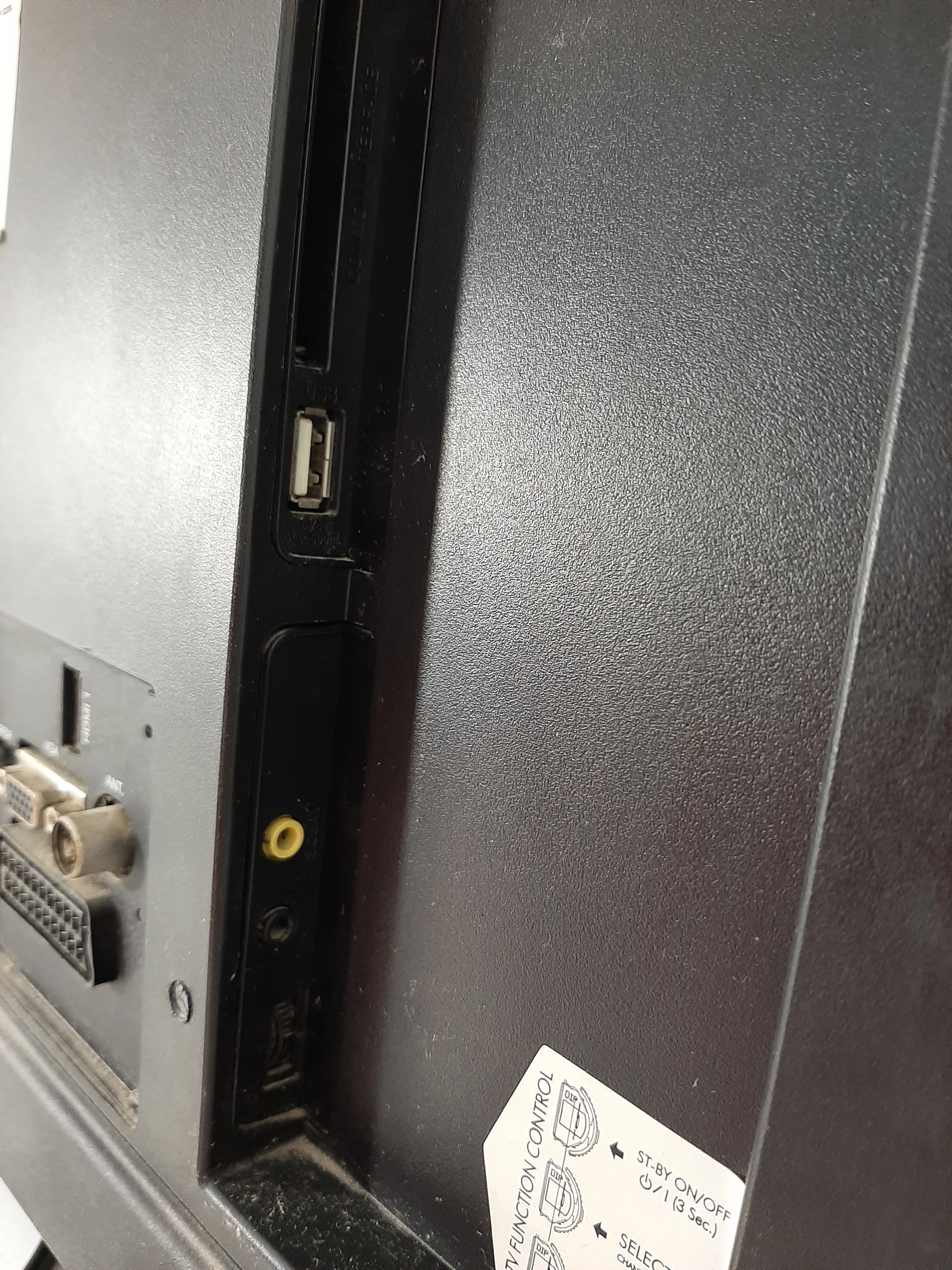 telewizor-crown-crfe2477hf-format-hd-inny