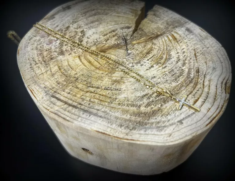 zloty-lancuszek-z-krzyzykiem-apart-333-227g-stan-uzywany