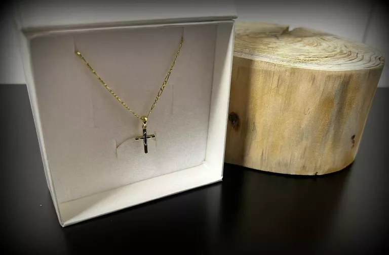 zloty-lancuszek-z-krzyzykiem-apart-333-227g-splot-figaro