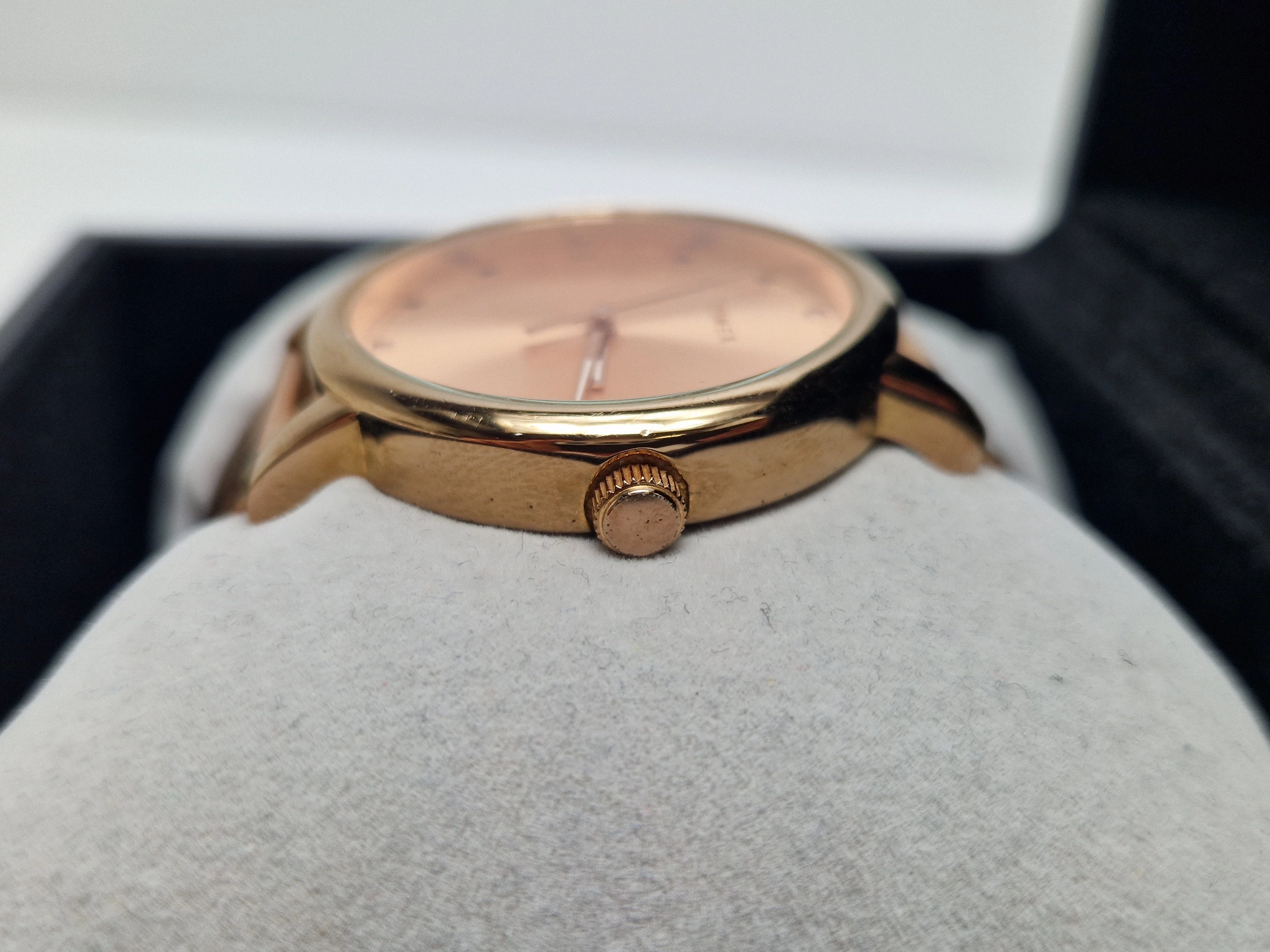 zegarek-timex-tw2u05500-rose-gold-mechanizm-kwarcowy