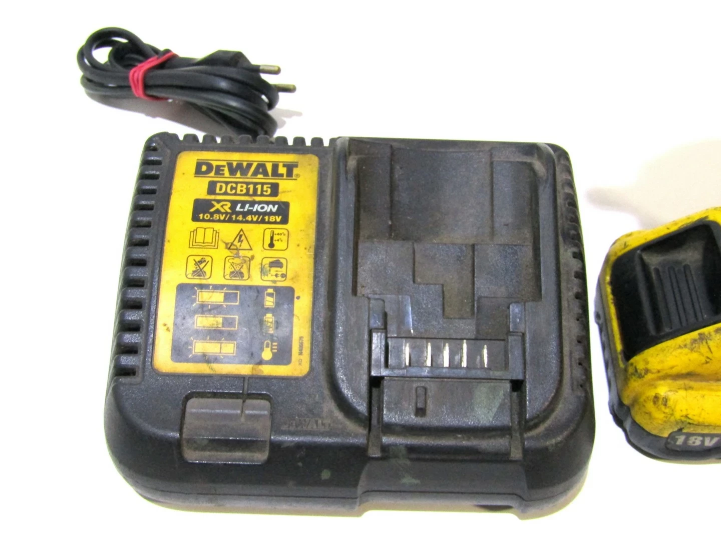 klucz-udarowy-dewalt-aku-3ah-lad-pojemnosc-akumulatora-3