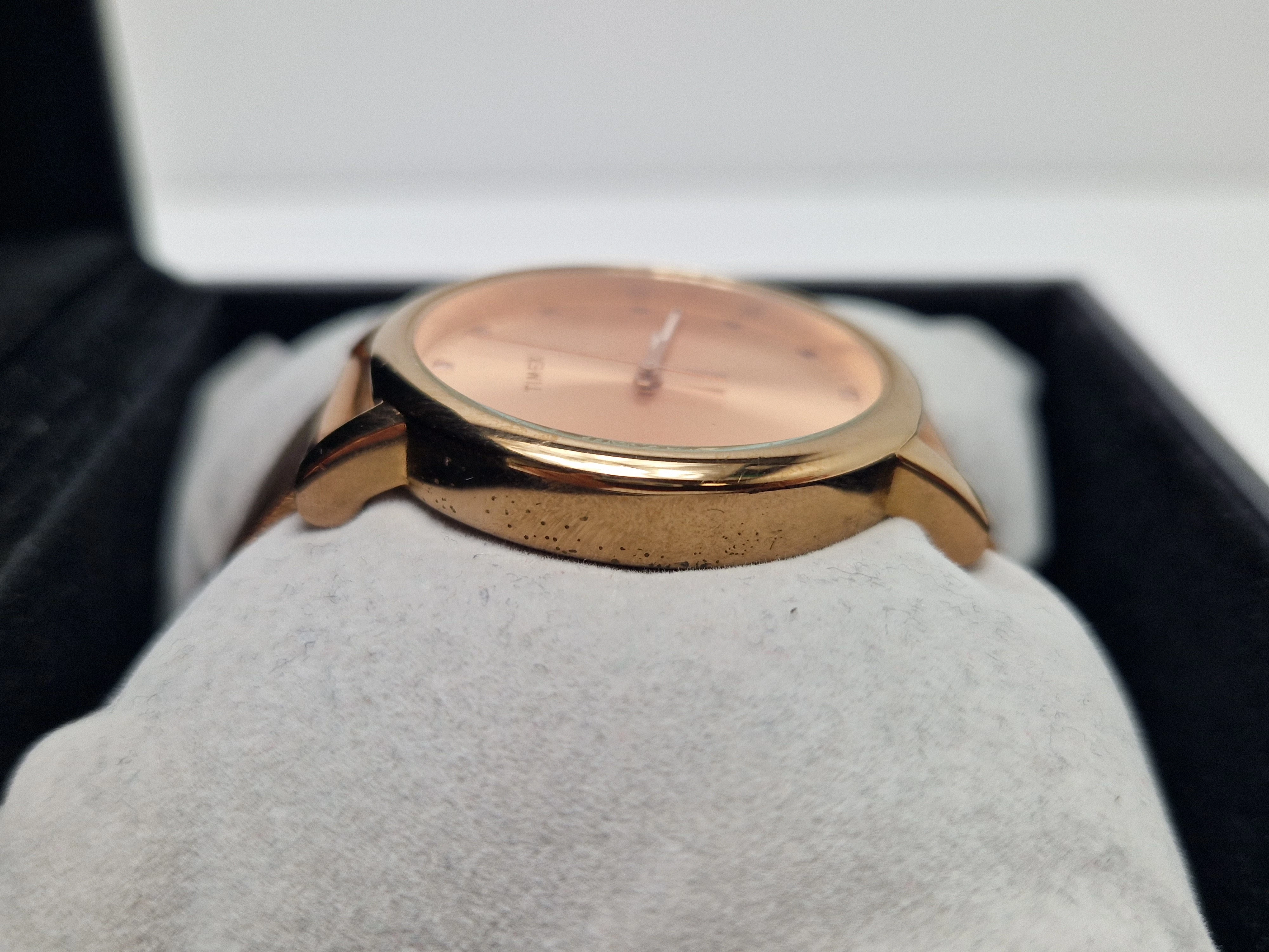 zegarek-timex-tw2u05500-rose-gold-ksztalt-koperty-okragla