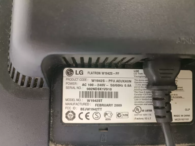 MONITOR LG FLATRON W1942S + KABEL ZAS