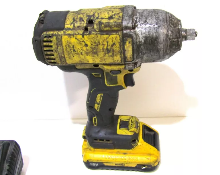 klucz-udarowy-dewalt-aku-3ah-lad-rozmiar-trzpienia-38