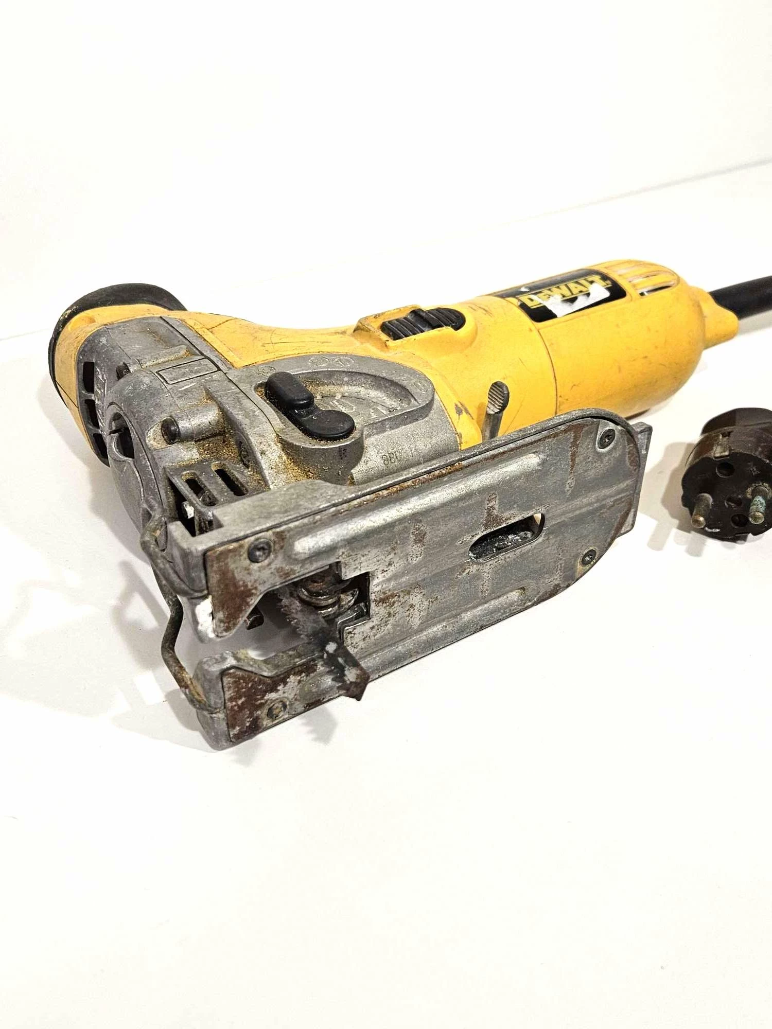 wyrzynarka-dewalt-dw333kt-stan-uzywany