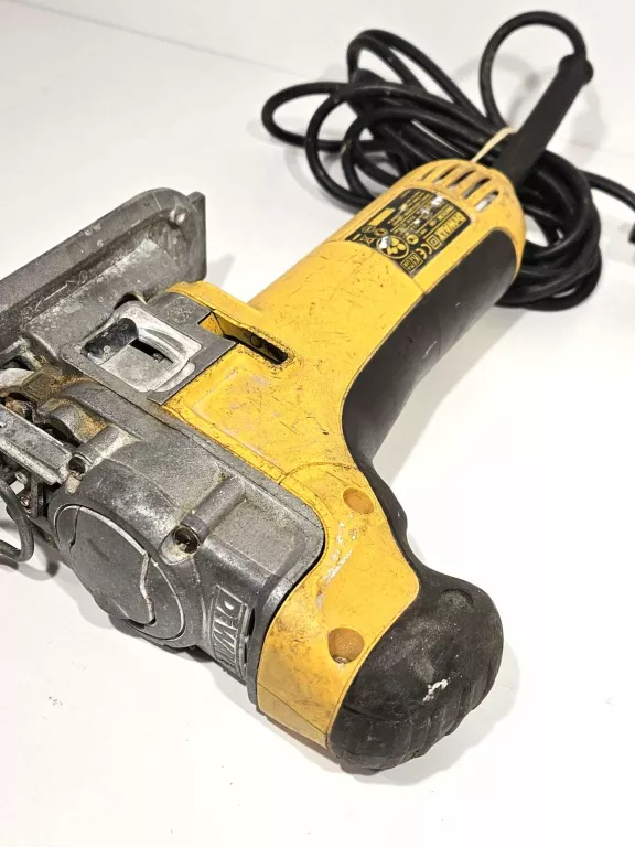 wyrzynarka-dewalt-dw333kt-rodzaj-silnika-silnik-szczotkowy