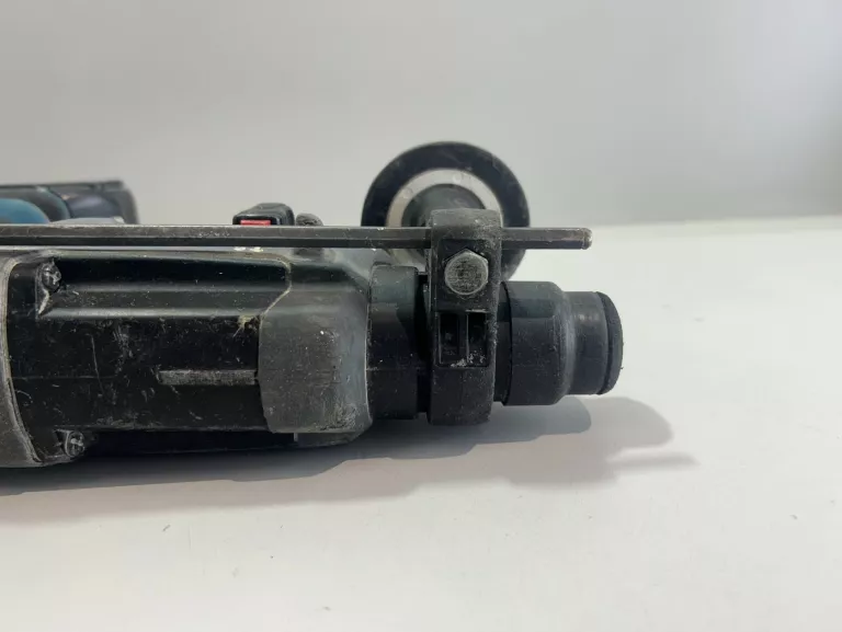 mlotowiertarka-makita-dhr202-energia-udaru-200