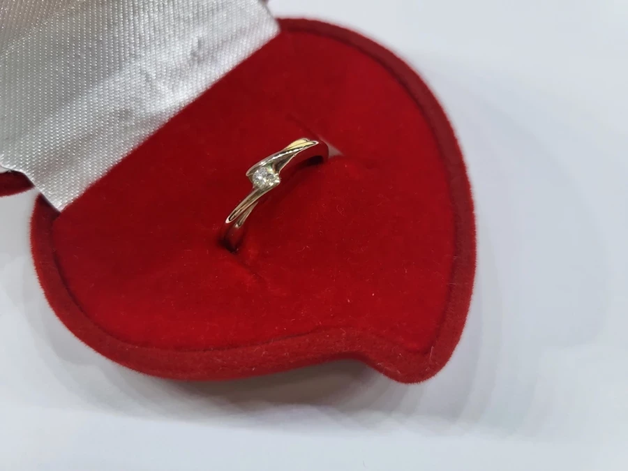 sliczny-zloty-pierscionek-z-brylantem-p585-204g-material-15835-2