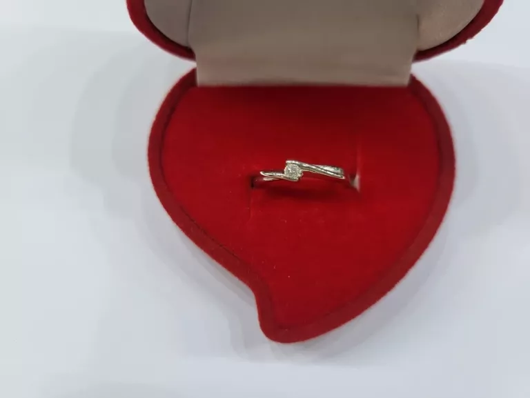 sliczny-zloty-pierscionek-z-brylantem-p585-204g-stan-11323-2