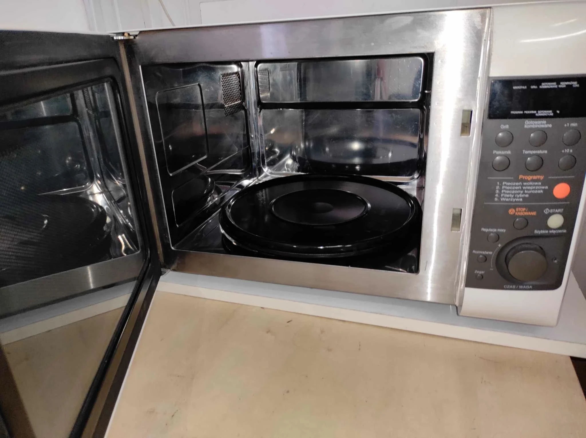 kuchnia-mikrofalowa-daewoo-koc-970t-moc-mikrofal-800