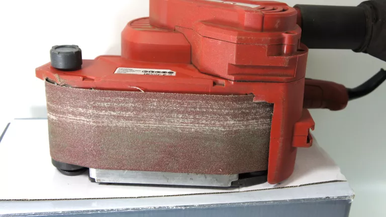 SZLIFIERKA TAŚMOWA PERFORMANCE POWER 800 W