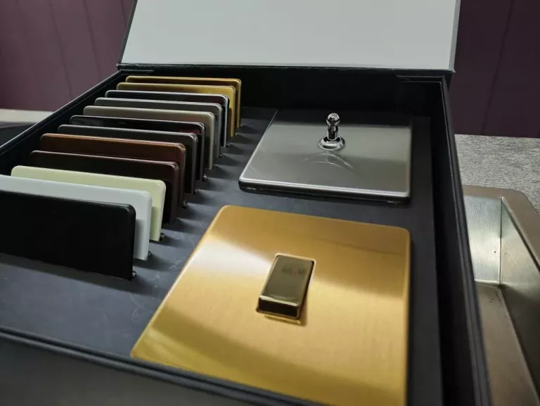 govena-wlacznik-uchylny-pojedynczy-wylacznik-zwierny-kolor-srebrny