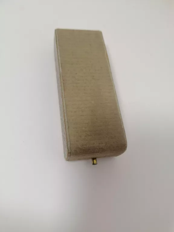 broszkaszpilka-do-kapelusza-750-elisabeth-treskow-marka-inna-marka