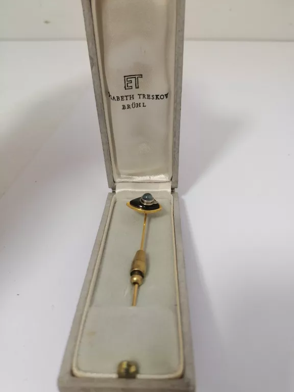 broszkaszpilka-do-kapelusza-750-elisabeth-treskow-mazurskie-przedmiescie-10-biskupiec