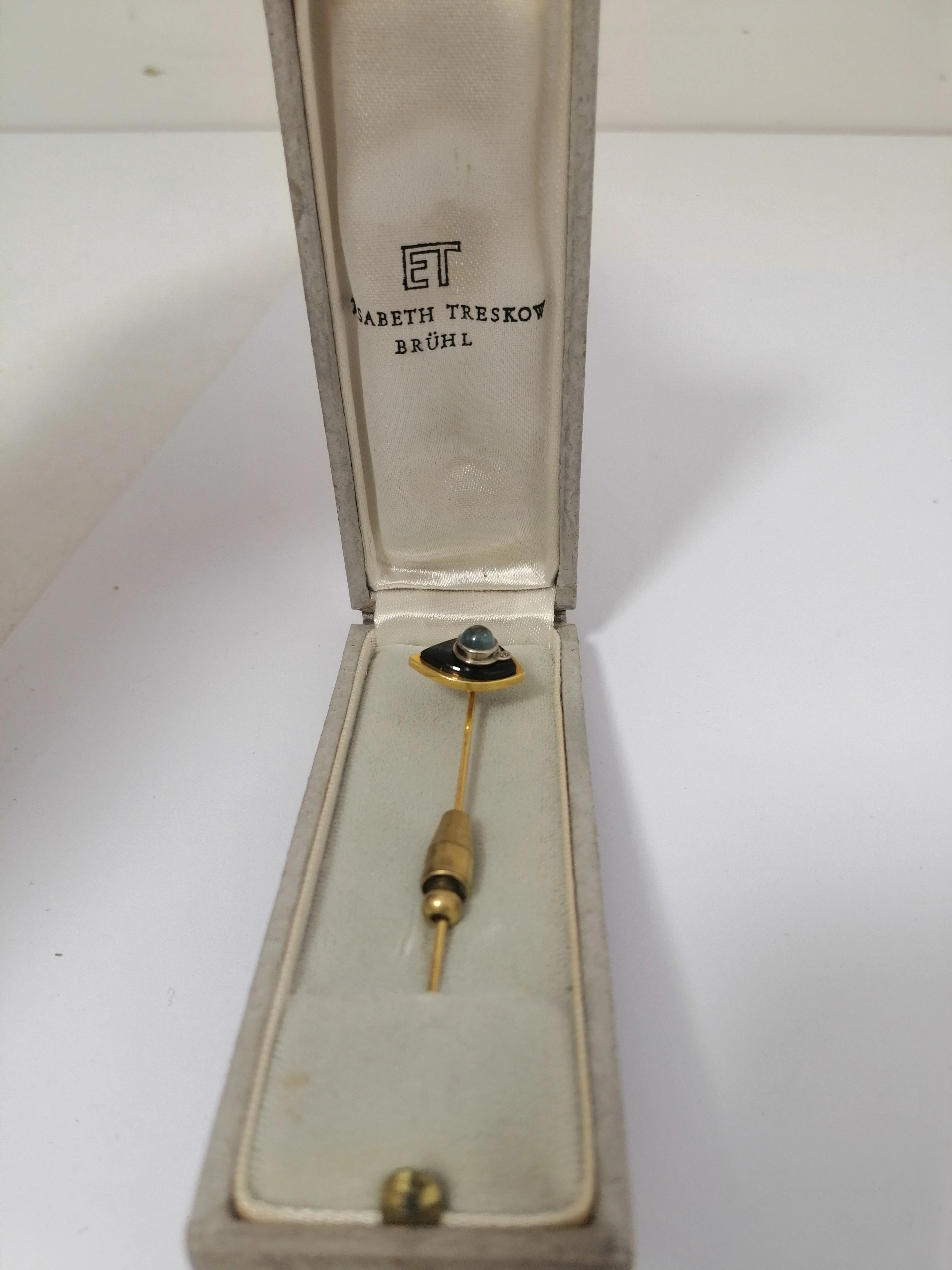 broszkaszpilka-do-kapelusza-750-elisabeth-treskow-mazurskie-przedmiescie-10-biskupiec