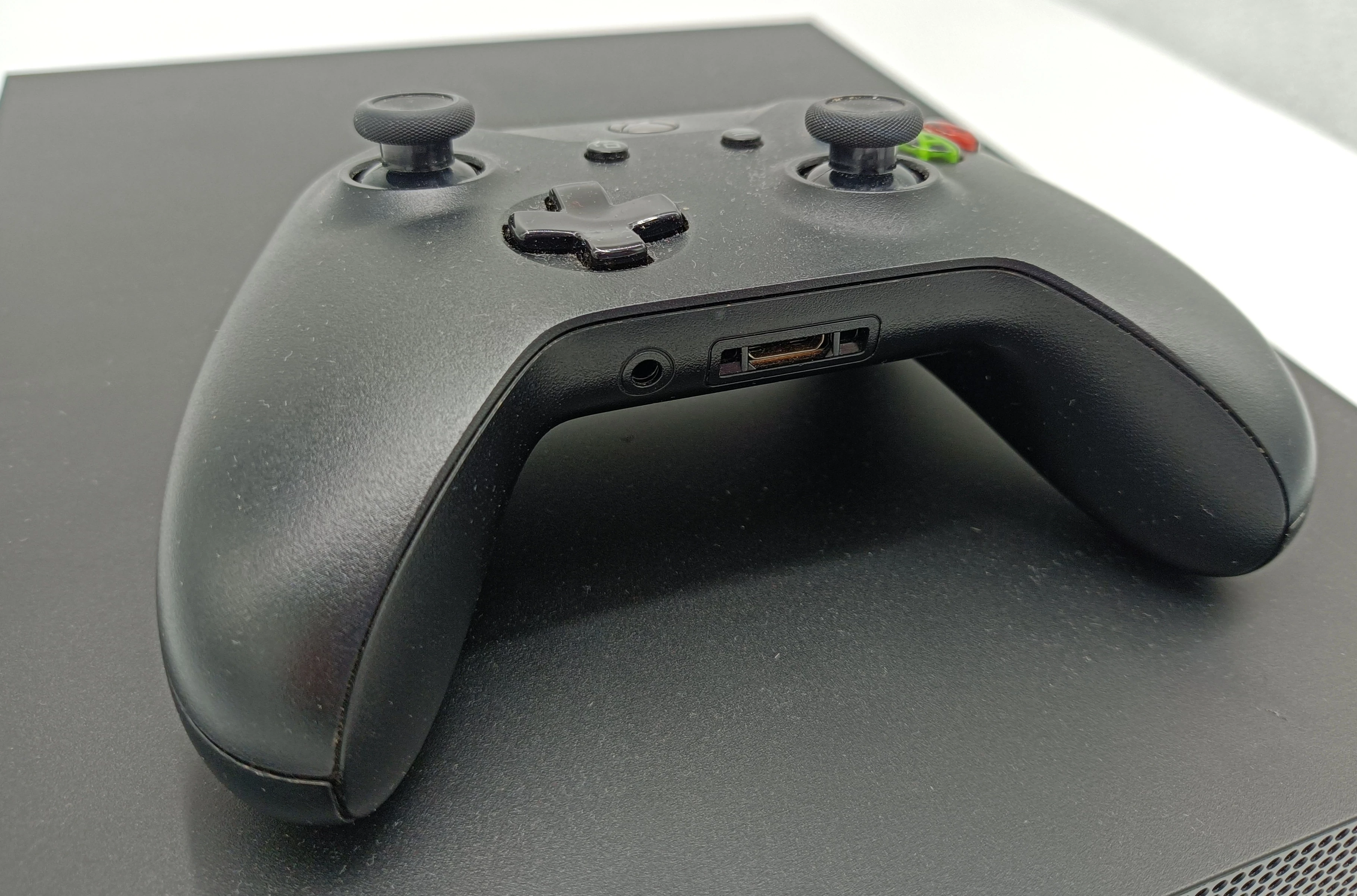 konsola-xbox-one-x-1tb-gry-w-zestawie-nie