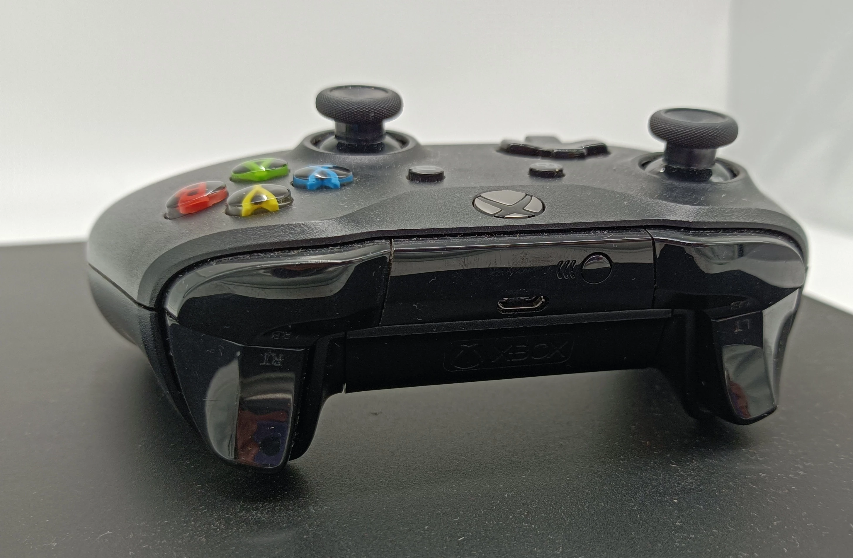 konsola-xbox-one-x-1tb-dysk-wbudowana-pamiec-1-tb