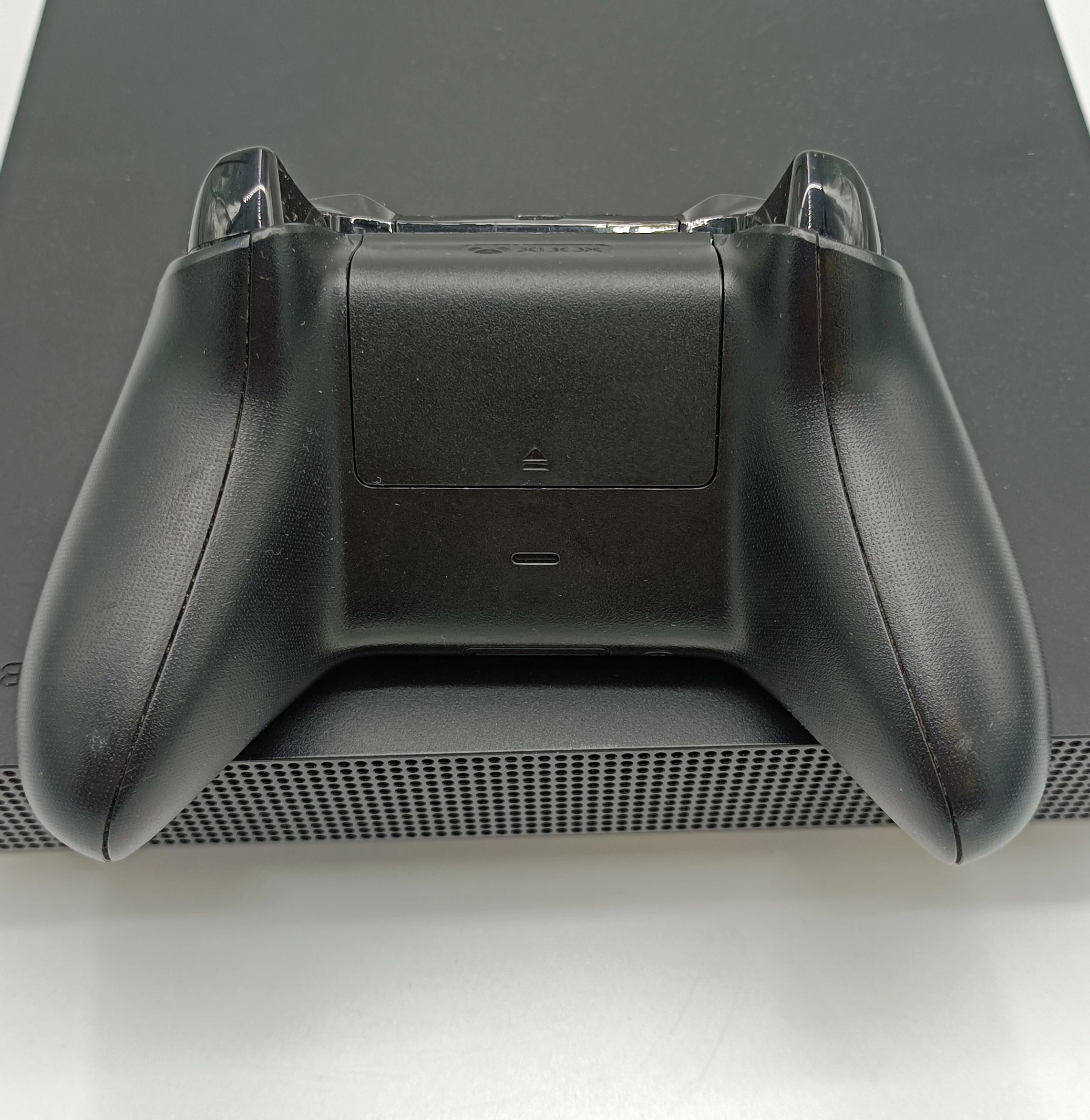 konsola-xbox-one-x-1tb-kod-producenta-cyv-00010