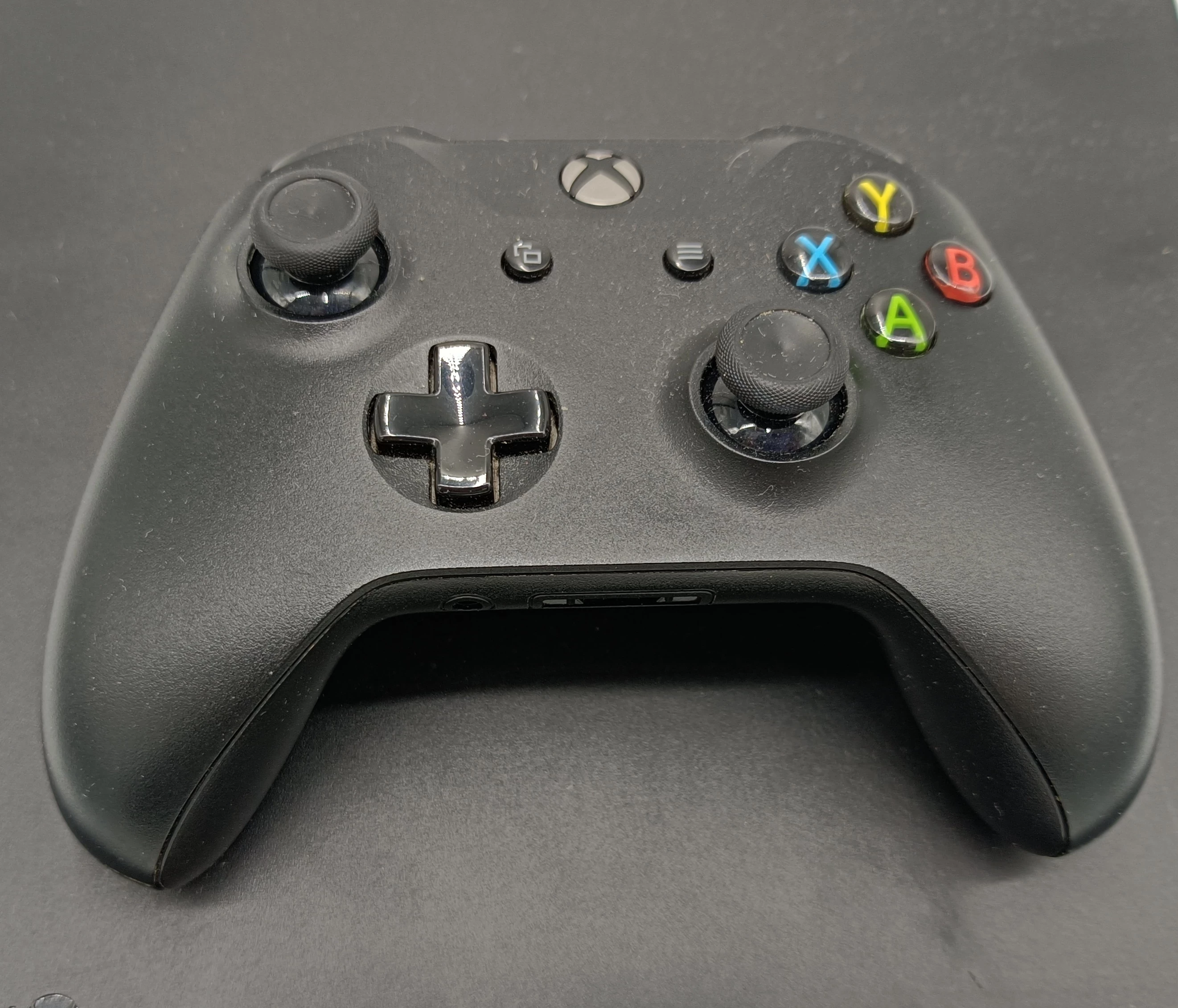 konsola-xbox-one-x-1tb-ean-gtin-889842208344