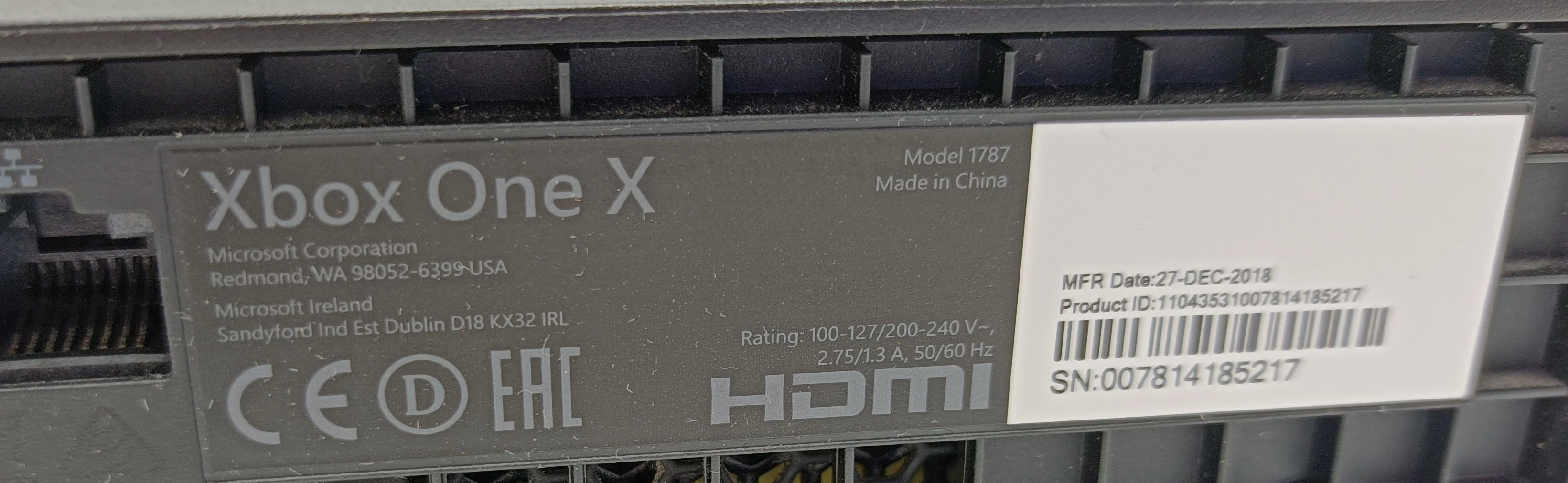 konsola-xbox-one-x-1tb-liczba-kontrolerow-w-zestawie-1