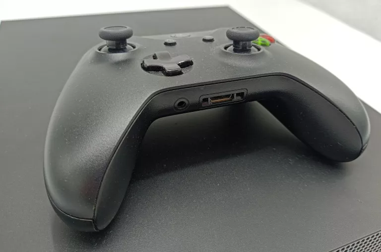 konsola-xbox-one-x-1tb-gry-w-zestawie-nie