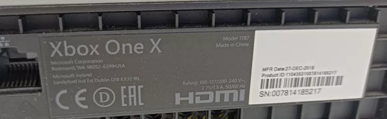 konsola-xbox-one-x-1tb-liczba-kontrolerow-w-zestawie-1