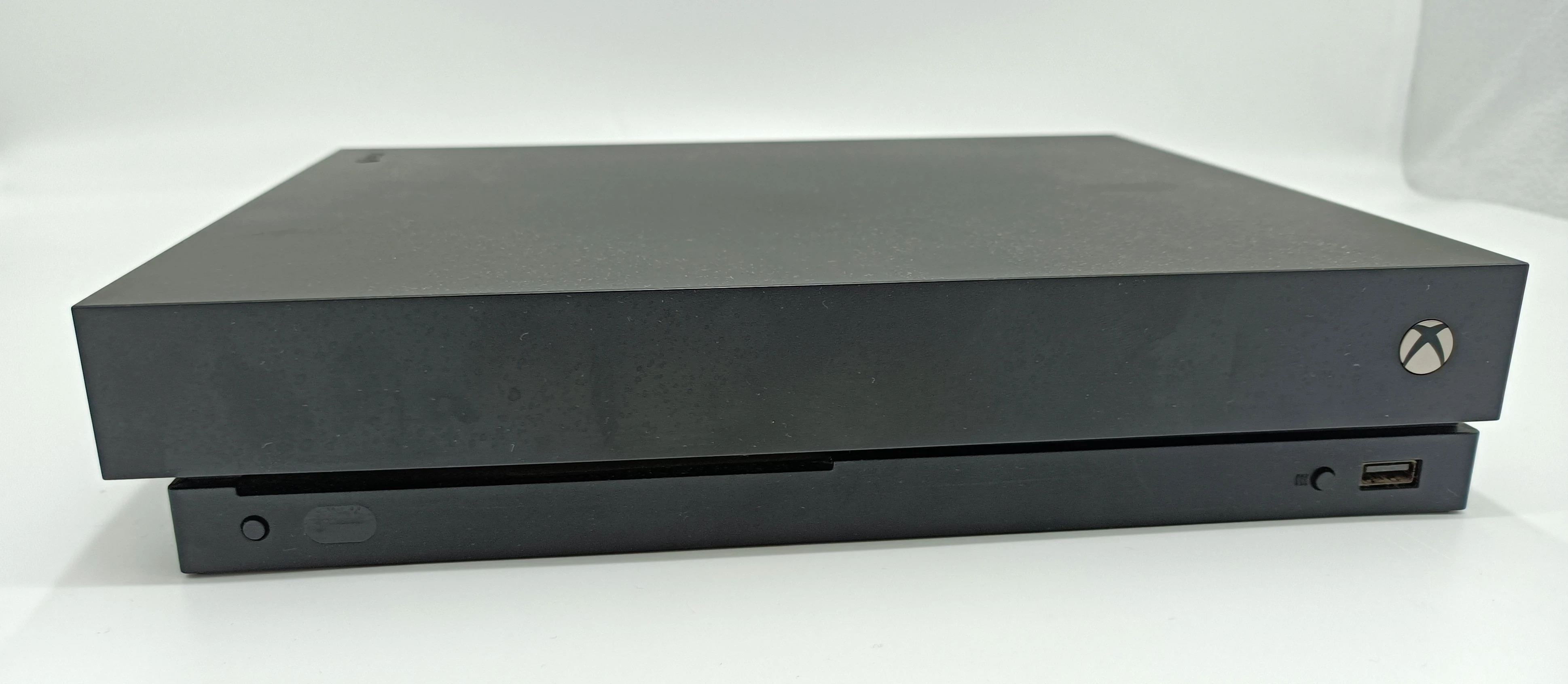 konsola-xbox-one-x-1tb-stan-uzywany