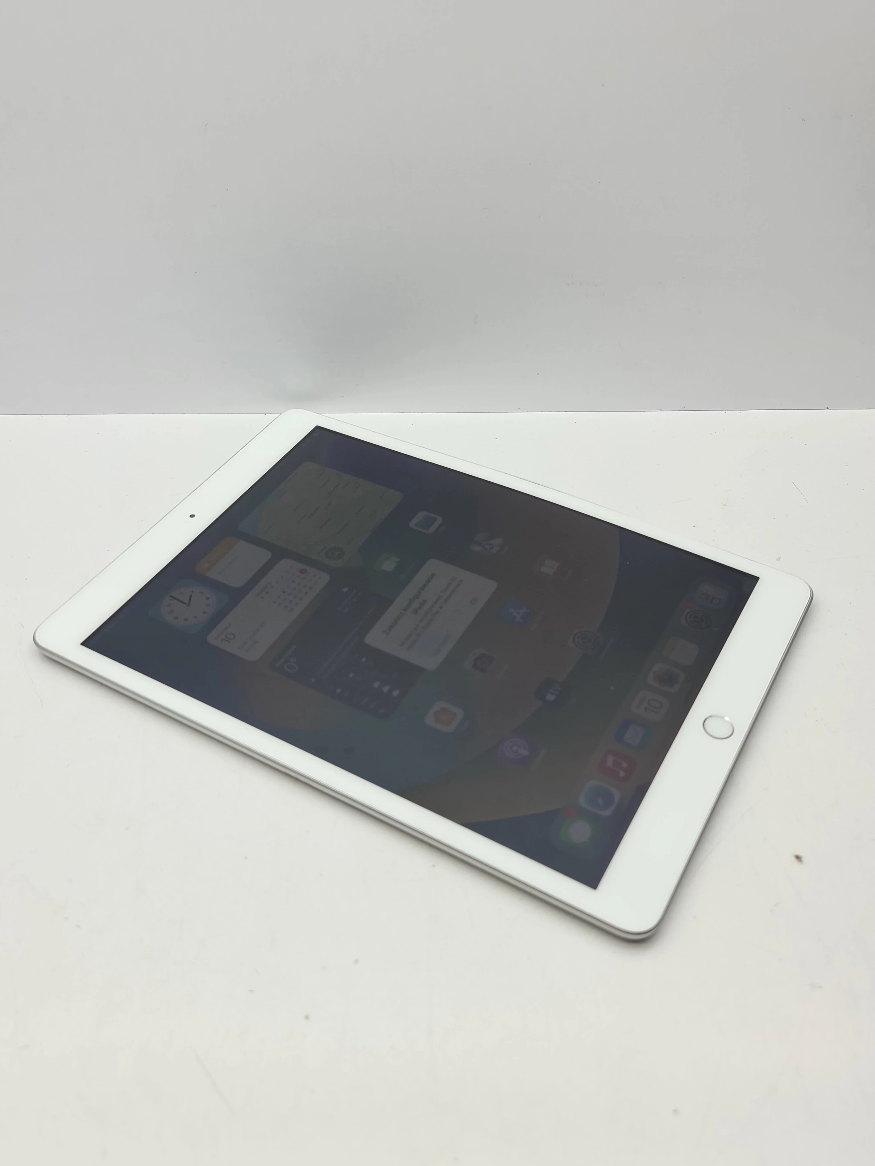 tablet-apple-ipad-8-gen-128gb-wykrzywiony-transmisja-danych-217-1024
