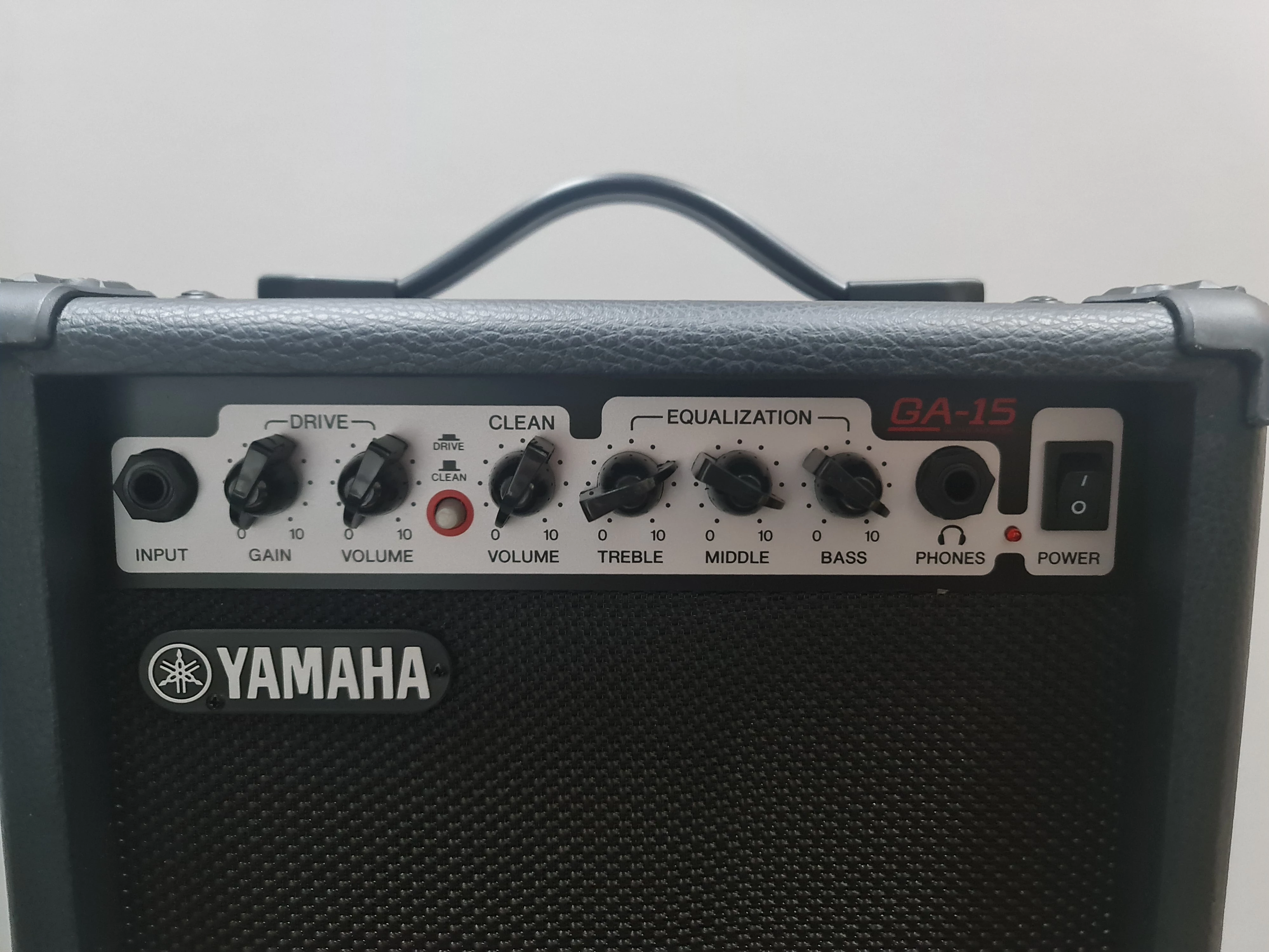 wzmacniacz-gitarowy-yamaha-ga-15-marka-yamaha