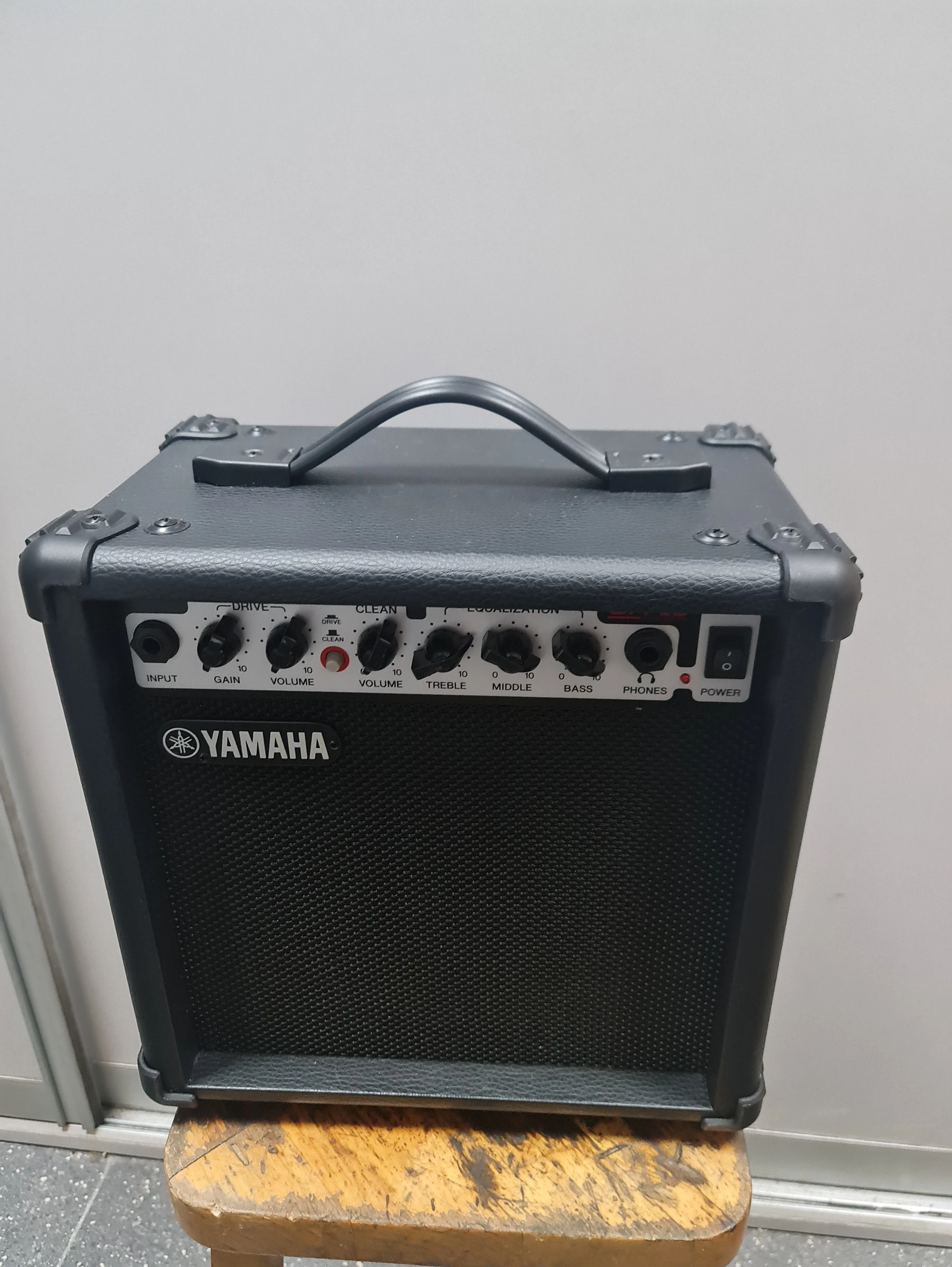 wzmacniacz-gitarowy-yamaha-ga-15-product-id