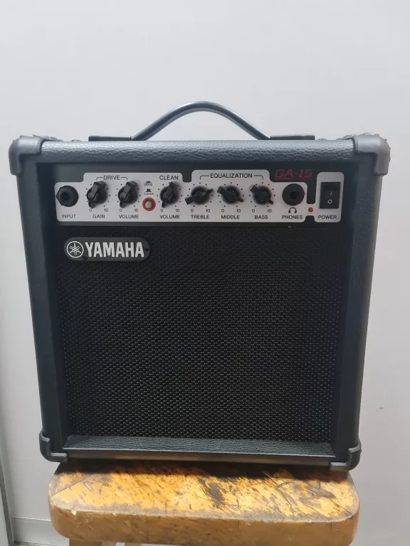WZMACNIACZ GITAROWY YAMAHA GA-15